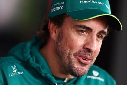 Fernando Alonso, Aston Martin aracıyla pistte: Aston Martin Fiyaskosu eleştirileri gündemde