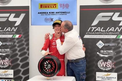 Andrea Kimi Antonelli F1 aracıyla pistte yarışırken, Antonelli F1 Kariyeri için önemli bir an.