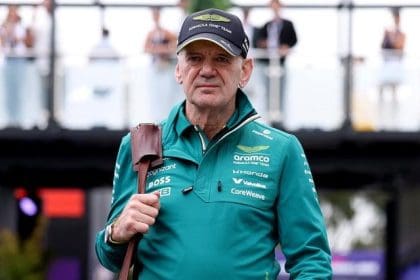 Aston Martin F1 aracı pistte, Newey Yokken yapılan geliştirmelerle