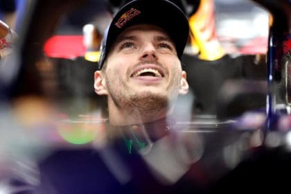 Max Verstappen'in simülatörde yarışırken çekilmiş bir fotoğrafı. Max Verstappen'in gizli taktiği burada gizli değil!