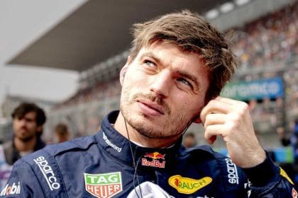 Red Bull pilotu Max Verstappen pistte tek başına, odak noktası: Max Verstappen Yalnız.