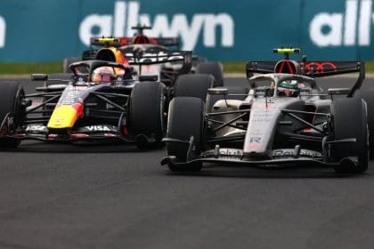 F1 2026 kural değişiklikleri toplantısından bir görüntü, FIA yetkilileri bir arada