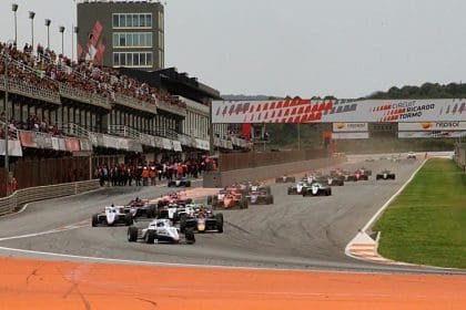 Formula 4 Valencia 2026 sezonu açılış yarışı start anı