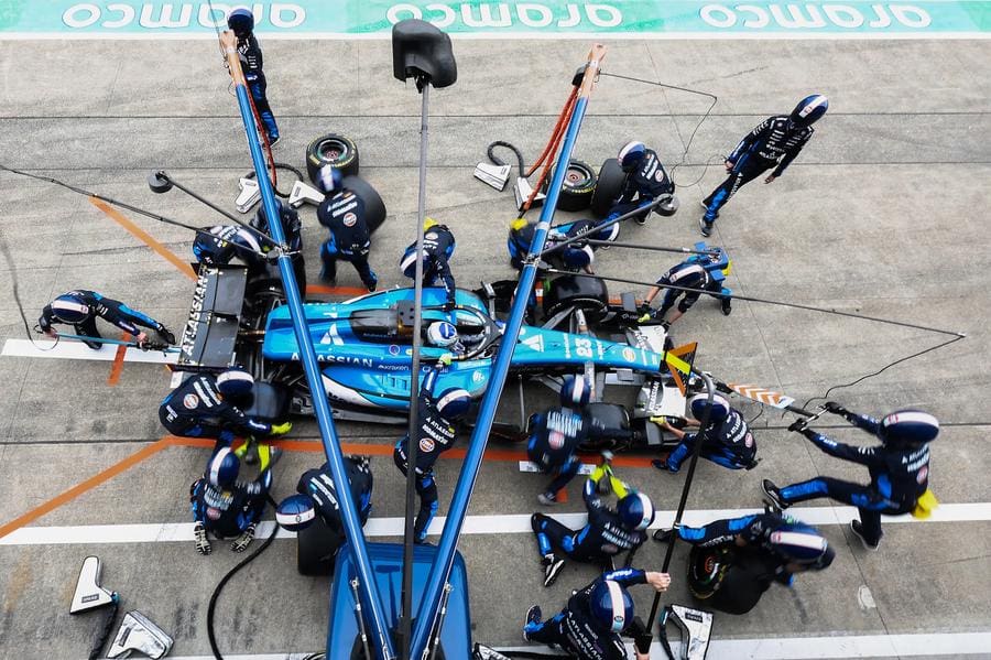 Alexander Albon, Japonya GP 2026, Williams aracıyla yarışırken. Albon bahisleri için umut var, 125 karakter max