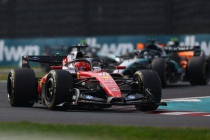 Charles Leclerc, Ferrari aracıyla. 2026 F1 kuralları hakkında tartışmalar sürüyor.