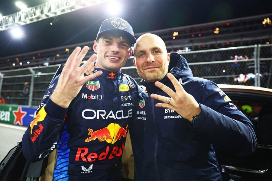 Max Verstappen ve Gianpiero Lambiase'nin kutlama anı: Verstappen Lambiase Radyosu