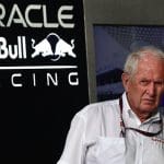 Helmut Marko Red Bull Ring elçisi olarak gülümsüyor, motorsporları ikonu.