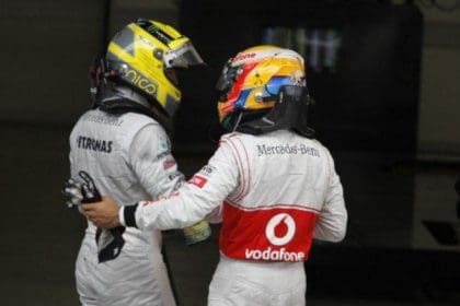 Hamilton Rosberg'e övgü dolu sözler söylerken çekilmiş bir yarış fotoğrafı
