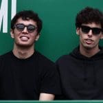 F1 Takımları garajda araçlarına hazırlanırken