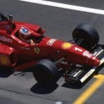 Michael Schumacher'in Ferrari aracıyla ikonikleştiği fotoğrafı