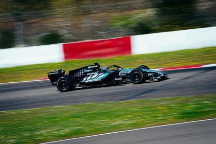 Mercedes ve McLaren araçları Nürburgring'de Pirelli lastik testi yaparken