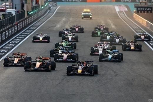 F1 2025 Sezonu'ndan bir kare. Rekabetin ve heyecanın dorukta olduğu anlardan.