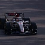 Audi F1 aracı, Nico Hulkenberg ile Monza pistinde start provası yaparken