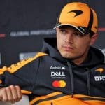 Lando Norris Formula 1 araç yorumları hakkında basın toplantısında konuşuyor, Avustralya 2026