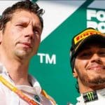 Lewis Hamilton liderlik vasıflarıyla Mercedes garajında, yarışa hazırlanıyor