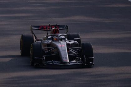 Audi F1 aracı Monza pistinde kalkış provası yaparken