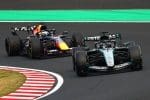 Max Verstappen kaskıyla düşünceli bir ifadeyle pistte, Verstappen F1'i Bırakır mı sorusu akıllarda