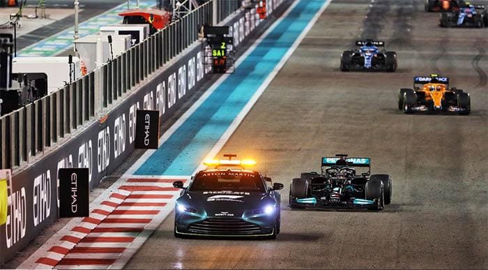 Abu Dhabi 2021 güvenlik aracı, Max Verstappen ve Lewis Hamilton şampiyonluk mücadelesi
