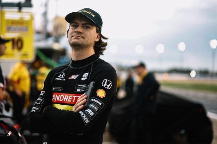 Colton Herta F1 Testi için IndyCar aracıyla pistte sürüş yapıyor.