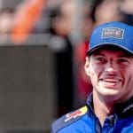 Max Verstappen Nürburgring efsanesi pistinde sürüş yaparken, Red Bull aracıyla