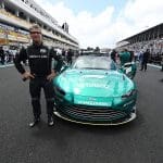 F1 Güvenlik Aracı pistte, Bernd Maylander direksiyonda.