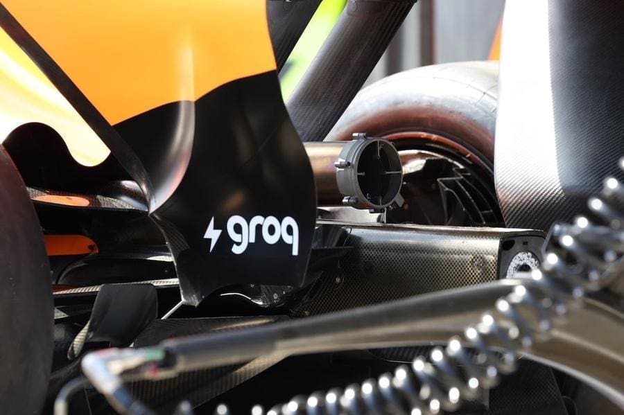 McLaren F1 takımı MCL40 aracıyla Miami Grand Prix'sine hazırlanıyor.