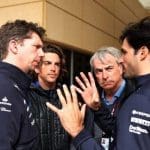 Carlos Sainz Williams aracıyla pistte, yarış aksiyonu, 120 karakter