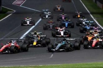 F1 Pilotları ve araçları yarışa hazırlanıyor