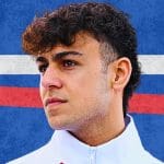 Arvid Lindblad F1 aracıyla pistte, Red Bull renklerinde