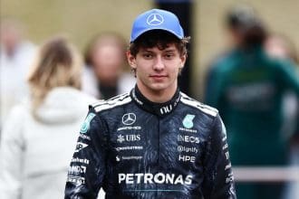 Andrea Kimi Antonelli, Imola'da hayranları ile, WEC startı öncesi coşkulu anlar yaşıyor.