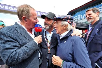 Martin Brundle, yarış öncesi gridde röportaj yaparken, F1 dünyasının nabzını tutuyor.