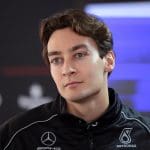 George Russell yeni F1 aracıyla pistte, Mercedes pilotu