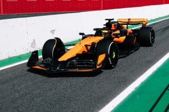 McLaren'in Yeni Süperstar Pilot arayışı, geleceğin F1 yıldızlarını bulmayı hedefliyor.