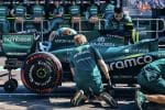 Aston Martin pit alanında, F1 Arası'nın takıma etkileri tartışılıyor.