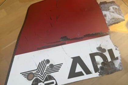 Gizemli Alfa Romeo F1 parçası fotoğrafı, karbon fiber detaylar