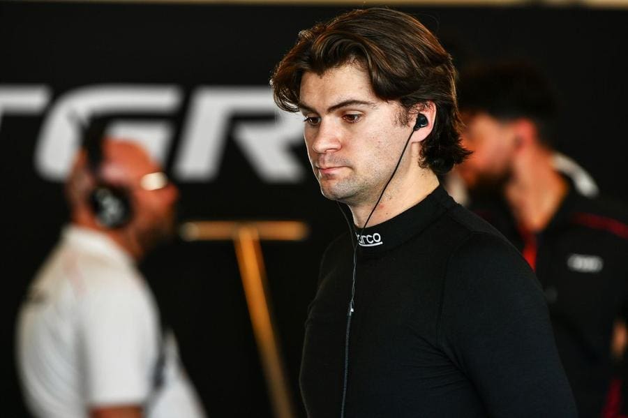 Colton Herta, Cadillac F1 hamlesi sonrası yeni aracıyla poz veriyor