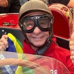 Emerson Fittipaldi, Bari GP'sinde Formula 1 aracıyla poz veriyor.