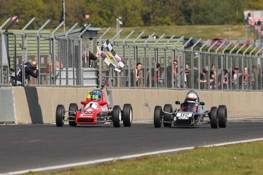 Classic FF1600 Heyecanı ile Snetterton’da Jordan Harrison ve Tom Gadd zaferi.