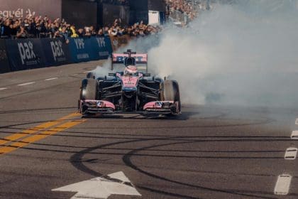 Arjantin F1 Dönüşü için Colapinto’nun Buenos Aires gösterisi, 600 bin kişiyi büyüledi.