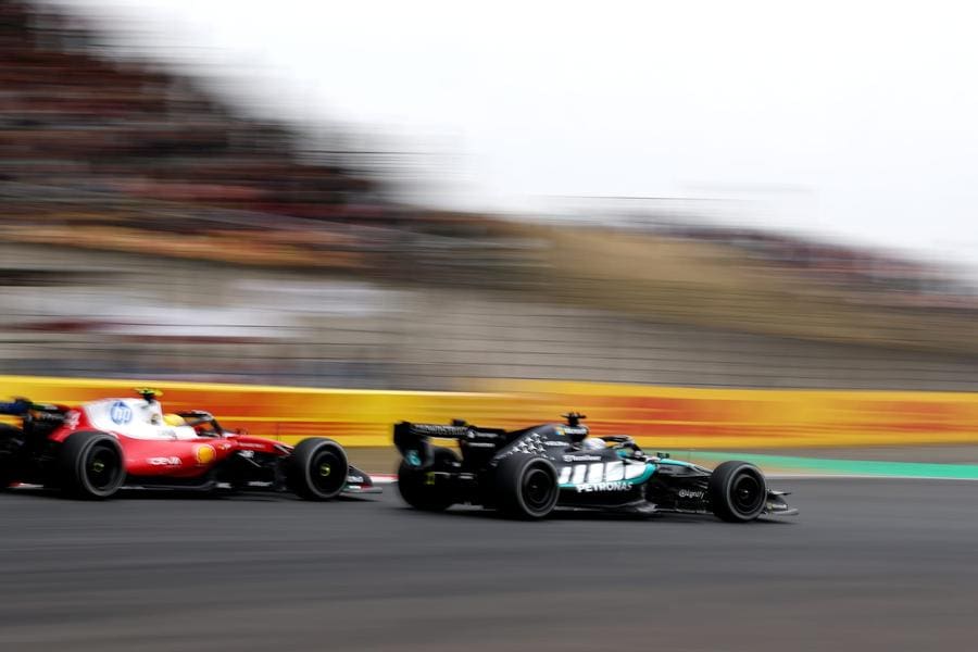 F1 Motor Güncelleme Sistemi tartışmalarıyla ilgili bir padok görüntüsü