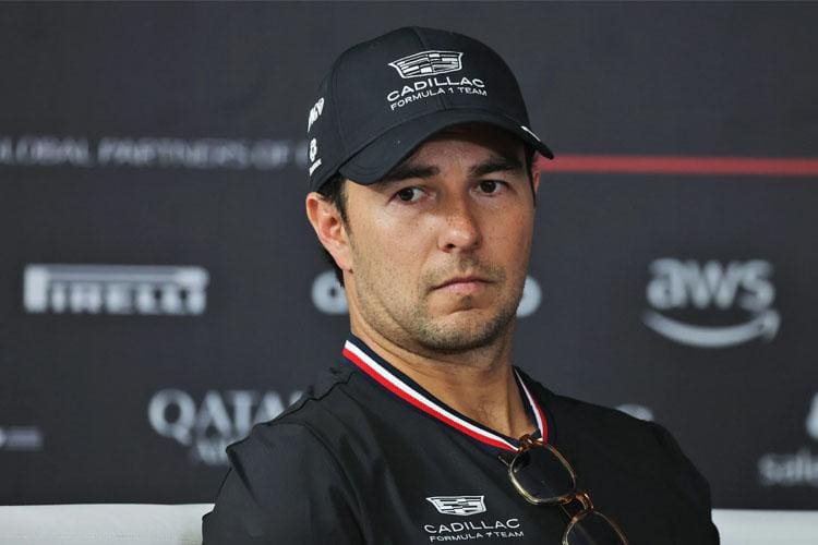 Sergio Pérez ve Cadillac, F1 gridinde yeni bir mücadelede, 2026 Çin basın toplantısı.