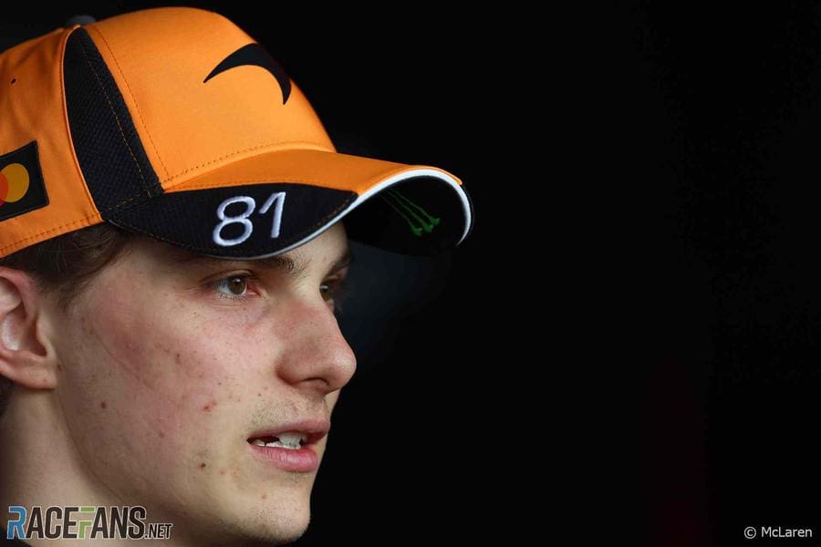 Oscar Piastri F1 kural değişiklikleri hakkında yorum yaparken, padokta heyecan dorukta.