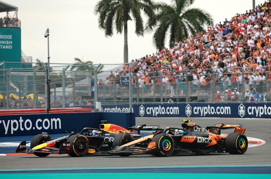 Miami Grand Prix 2026 yarışını Apple TV’de izlerken Formula 1 heyecanı.