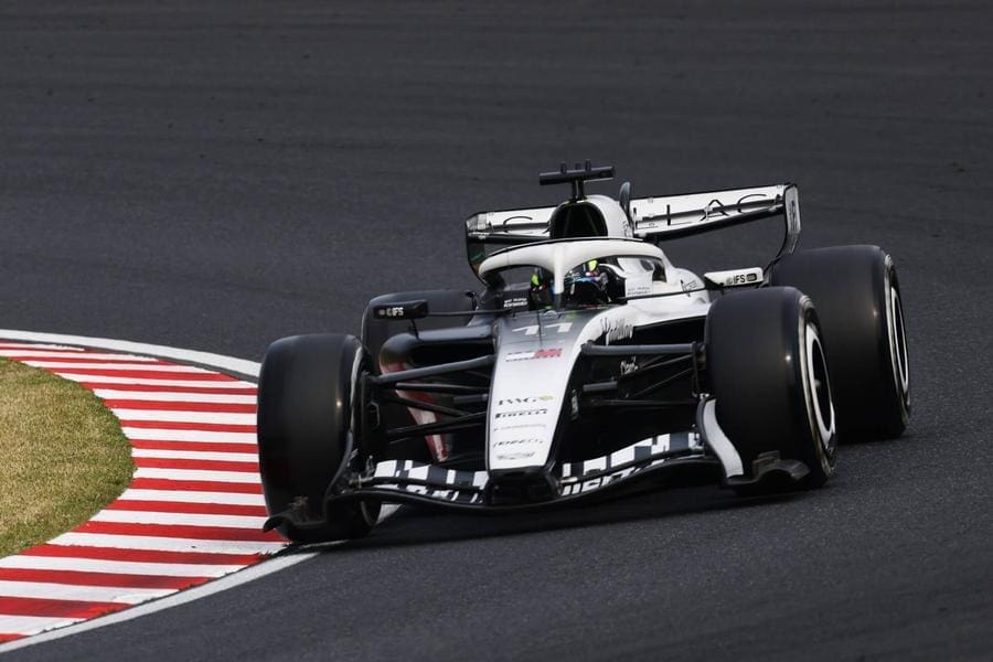 Cadillac F1 aracı Miami Grand Prix'si için özel tasarımıyla pistte