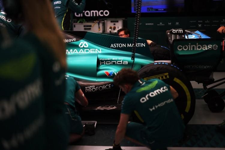 Mercedes Honda motor sorunları için destek sunarken padokta yeni gelişmeler yaşanıyor.