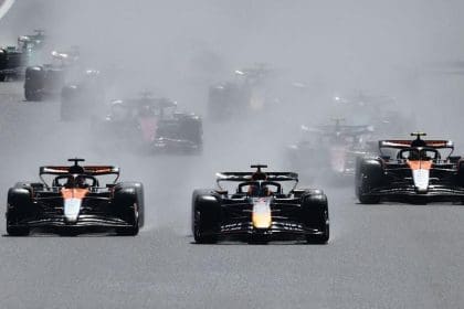 Silverstone ikinci yarış heyecanı, F1 start anı görseli