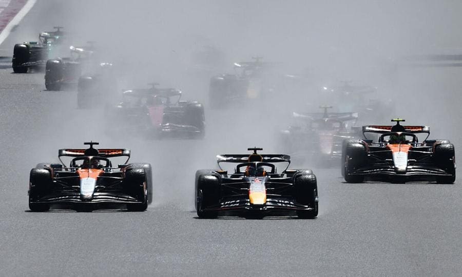 Silverstone ikinci yarış heyecanı, F1 start anı görseli