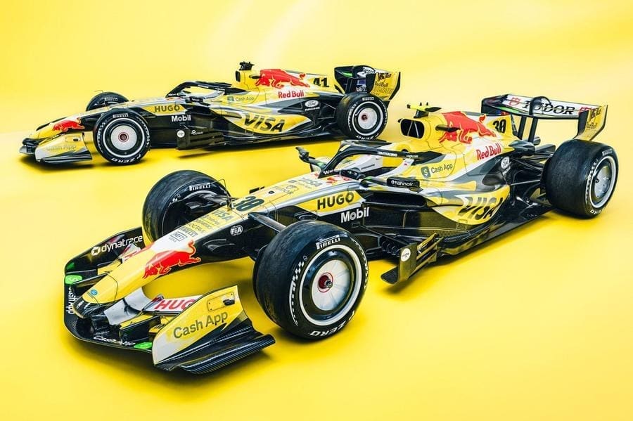 Racing Bulls VCARB03, Miami'de sarı özel livery ile pistte. Güçlü F1 görseli.