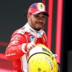 Hamilton 2026 Zaferi için Ferrari ile yarışırken çekilmiş bir görüntü.