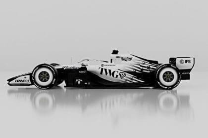 Cadillac Miami GP Tasarımı ile Amerikan bayrağı temalı F1 aracı Miami pistinde.